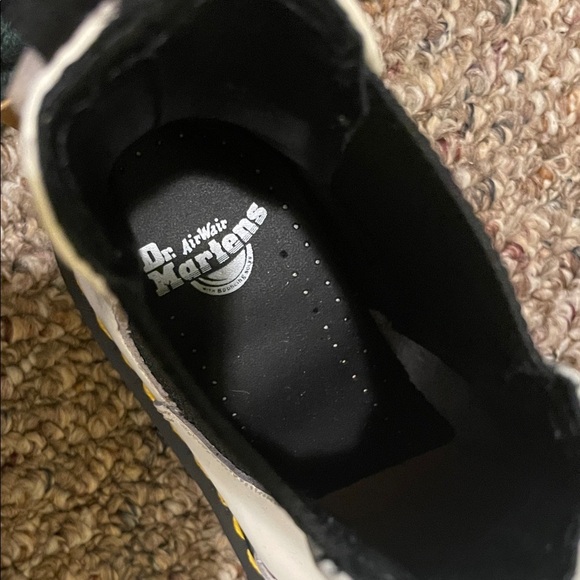 Unisex New Dr. Martens White Quad Smooth Leather Platform Chelsea Boots M4 W5 - Picture 9 of 10